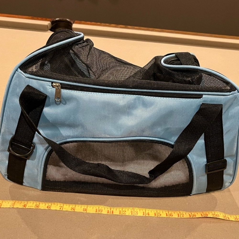 Pet Carrier with "Sherpa" Lining